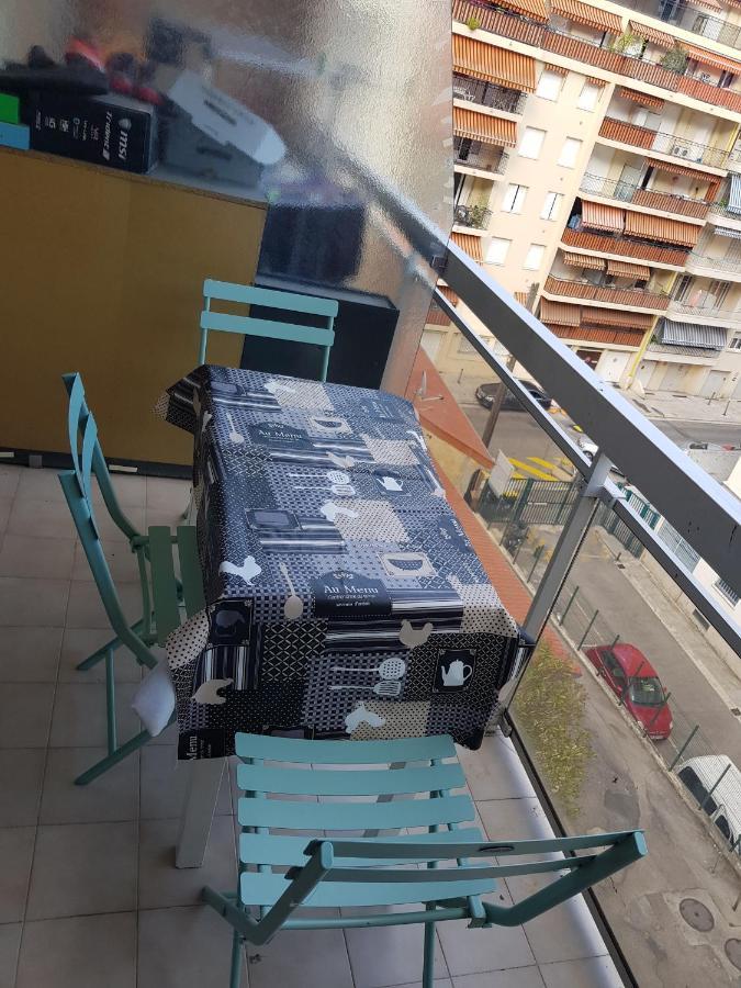 Appartement studio 3 personnes proche tram et bus à Nice Extérieur photo